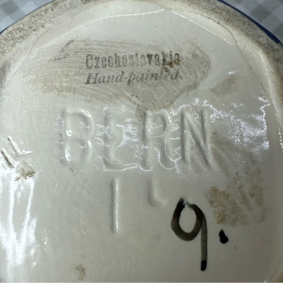 Antique Czechoslovakia Handpainted Majolica Pitcher 1.5 L Bern Boch c.1918-1938 - Picture 6 of 7